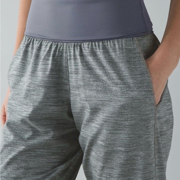 Lululemon Om Pant Crop Lightweight Harem Pants Size 4 Light Grey - Picture 3 of 10